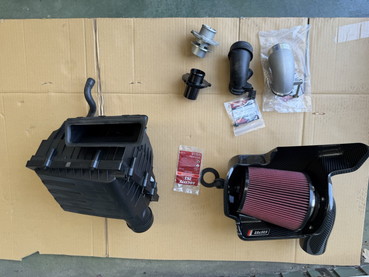 フォルクスワーゲン　アルテオン　APR カーボンオープンインテークAPR MQB ターボインレットパイプAPR MQB ターボマフラーデリート3点取付